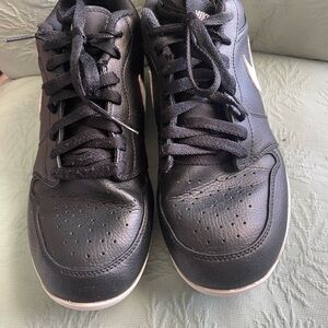 Nike Black High-Top Sneakers Sleek Design